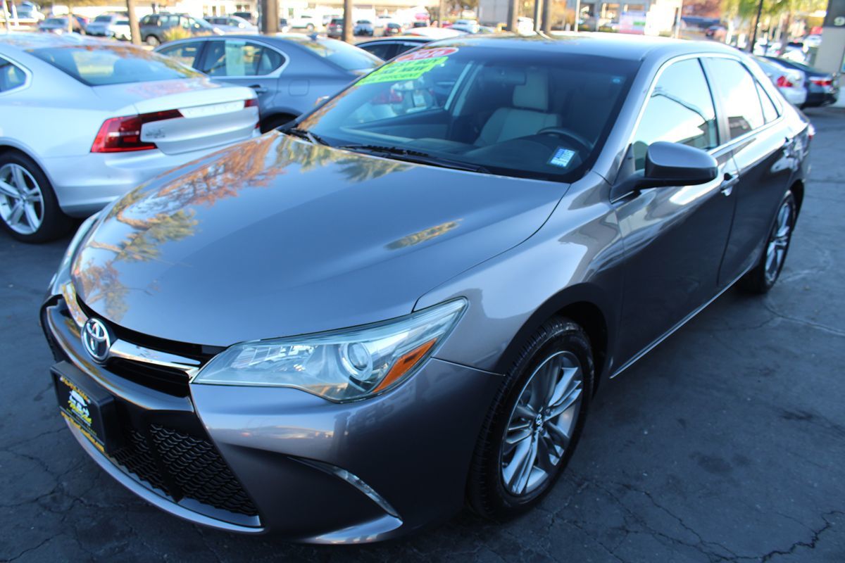 2016 Toyota Camry SE photo 4