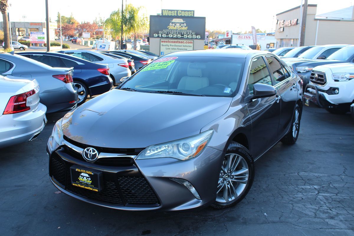 2016 Toyota Camry SE photo 2