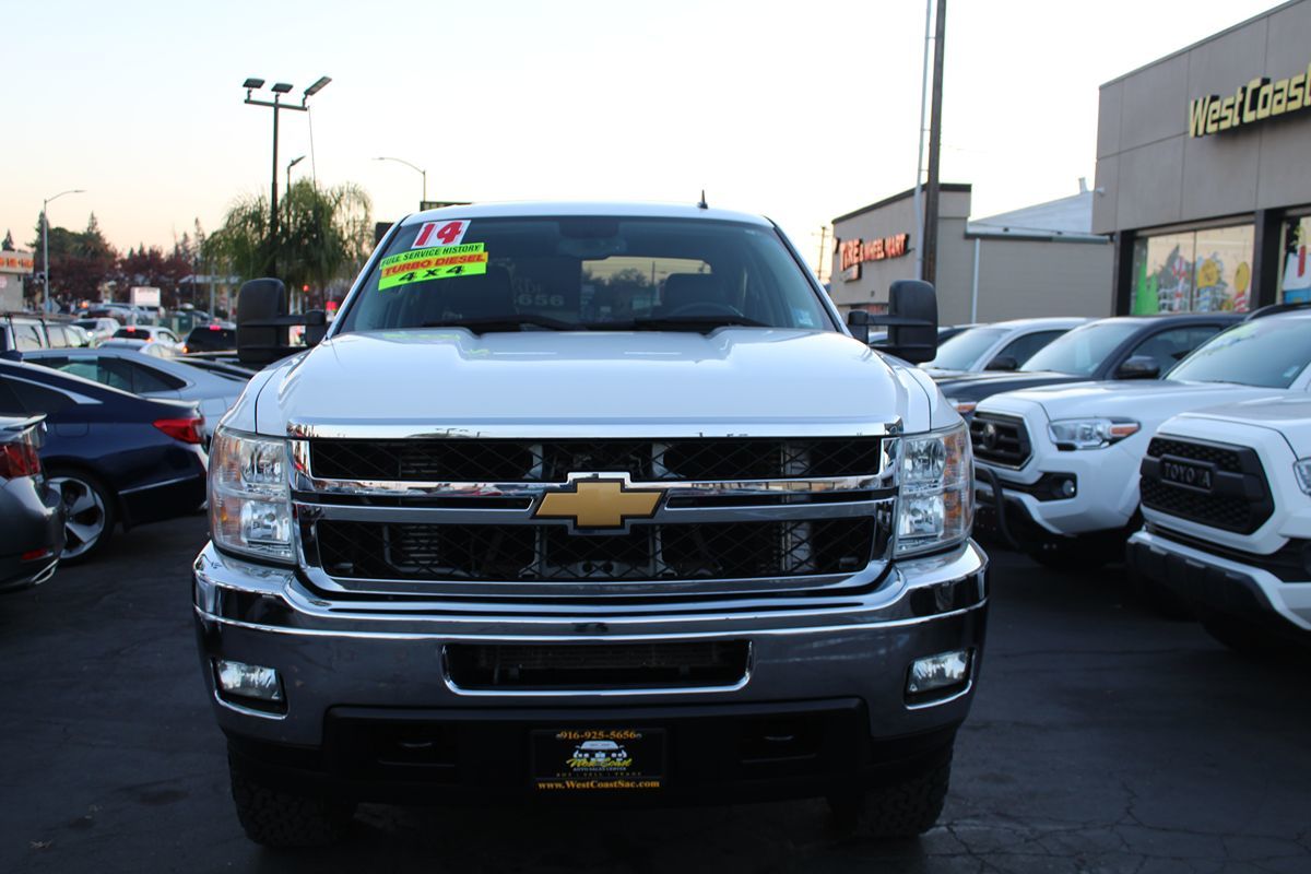 2014 Chevrolet Silverado 2500HD LTZ photo 3