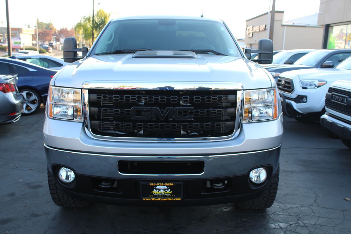 2011 GMC Sierra 2500HD SLT photo 3