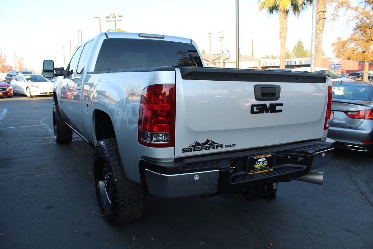 2011 GMC Sierra 2500HD SLT photo 5