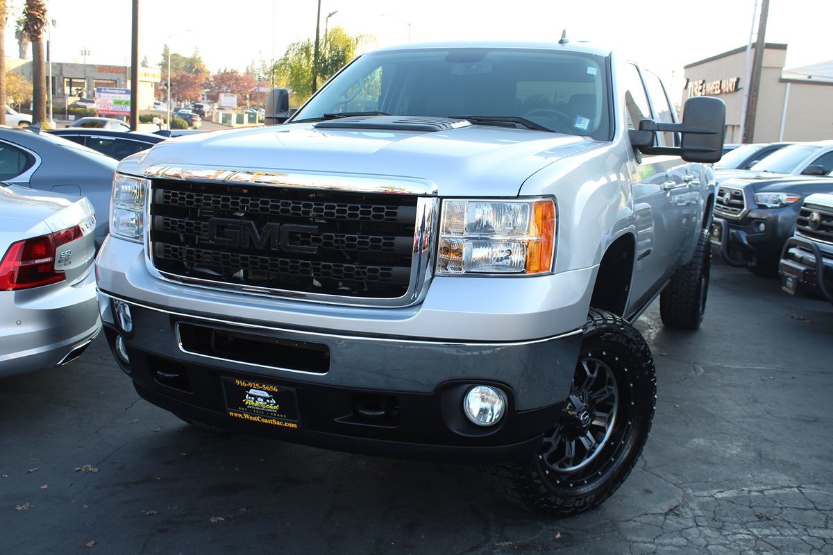 2011 GMC Sierra 2500HD SLT photo 40