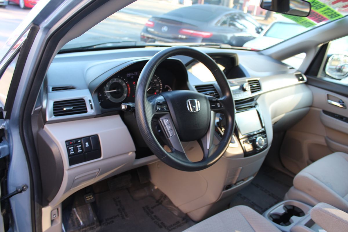 2014 Honda Odyssey EX photo 16