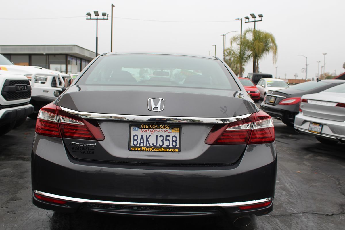 2017 Honda Accord LX photo 6