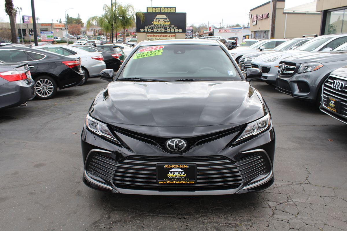 2022 Toyota Camry LE photo 3