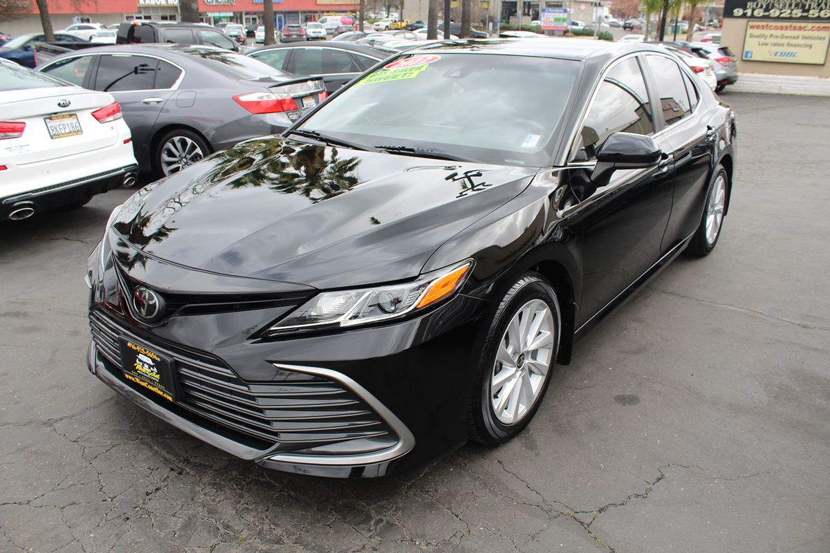 2022 Toyota Camry LE photo 4