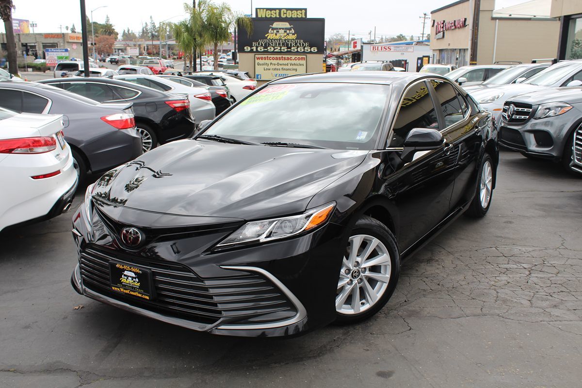 2022 Toyota Camry LE photo 2