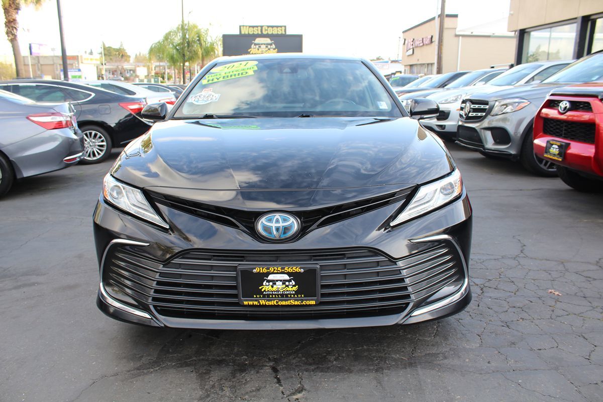 2021 Toyota Camry XLE photo 3