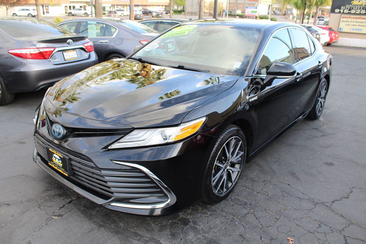 2021 Toyota Camry XLE photo 4