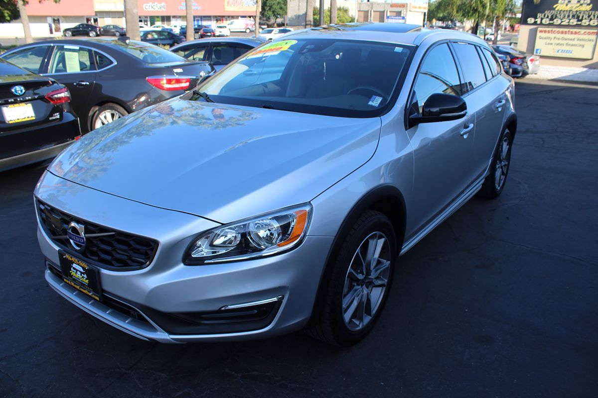2018 Volvo V60 Base - Photo 4