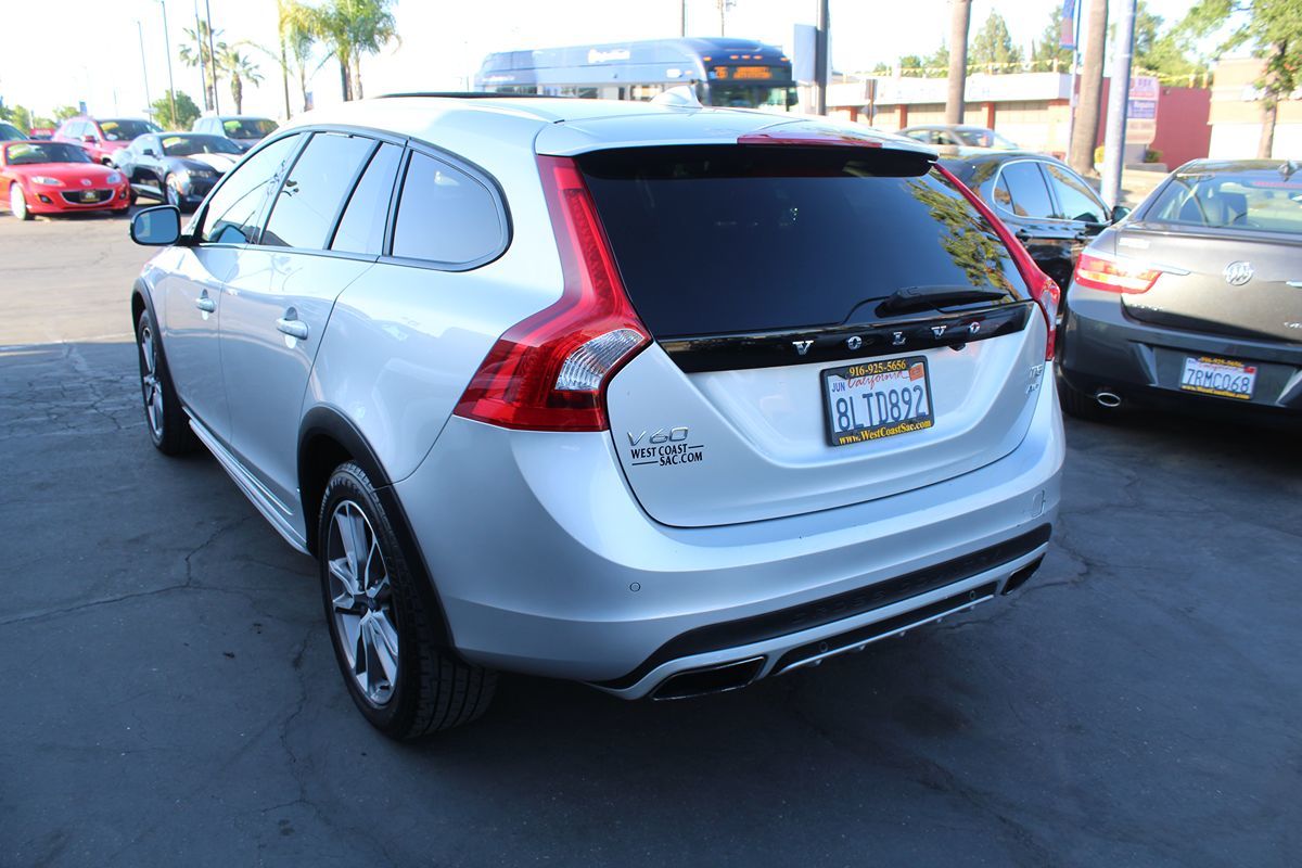 2018 Volvo V60 Base - Photo 5