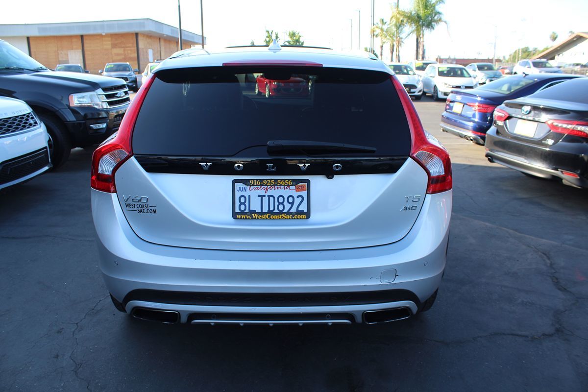 2018 Volvo V60 Base - Photo 6