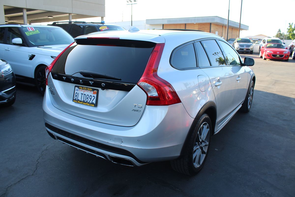 2018 Volvo V60 Base - Photo 7