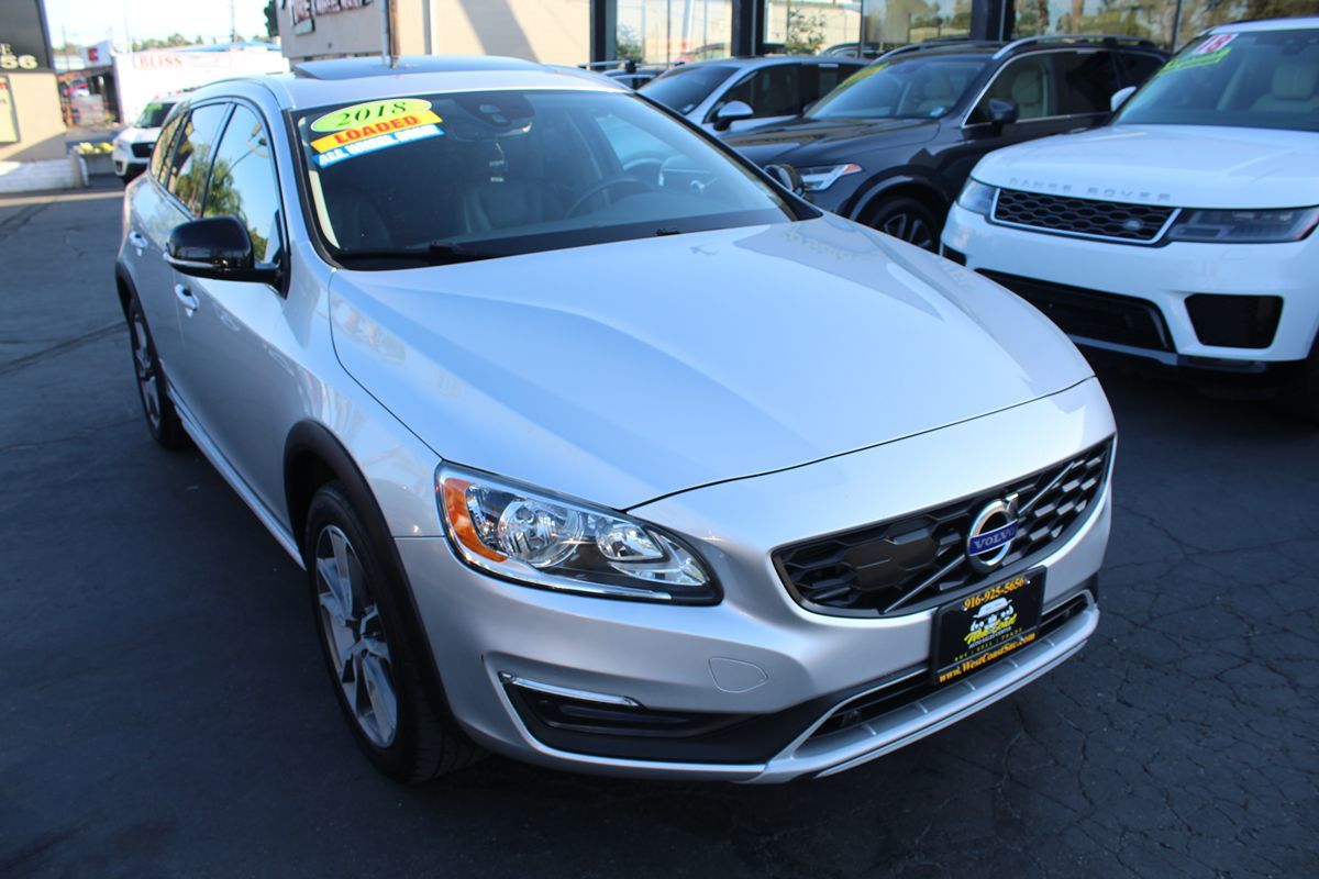 2018 Volvo V60 Base - Photo 8