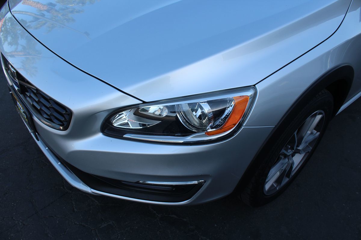 2018 Volvo V60 Base - Photo 10