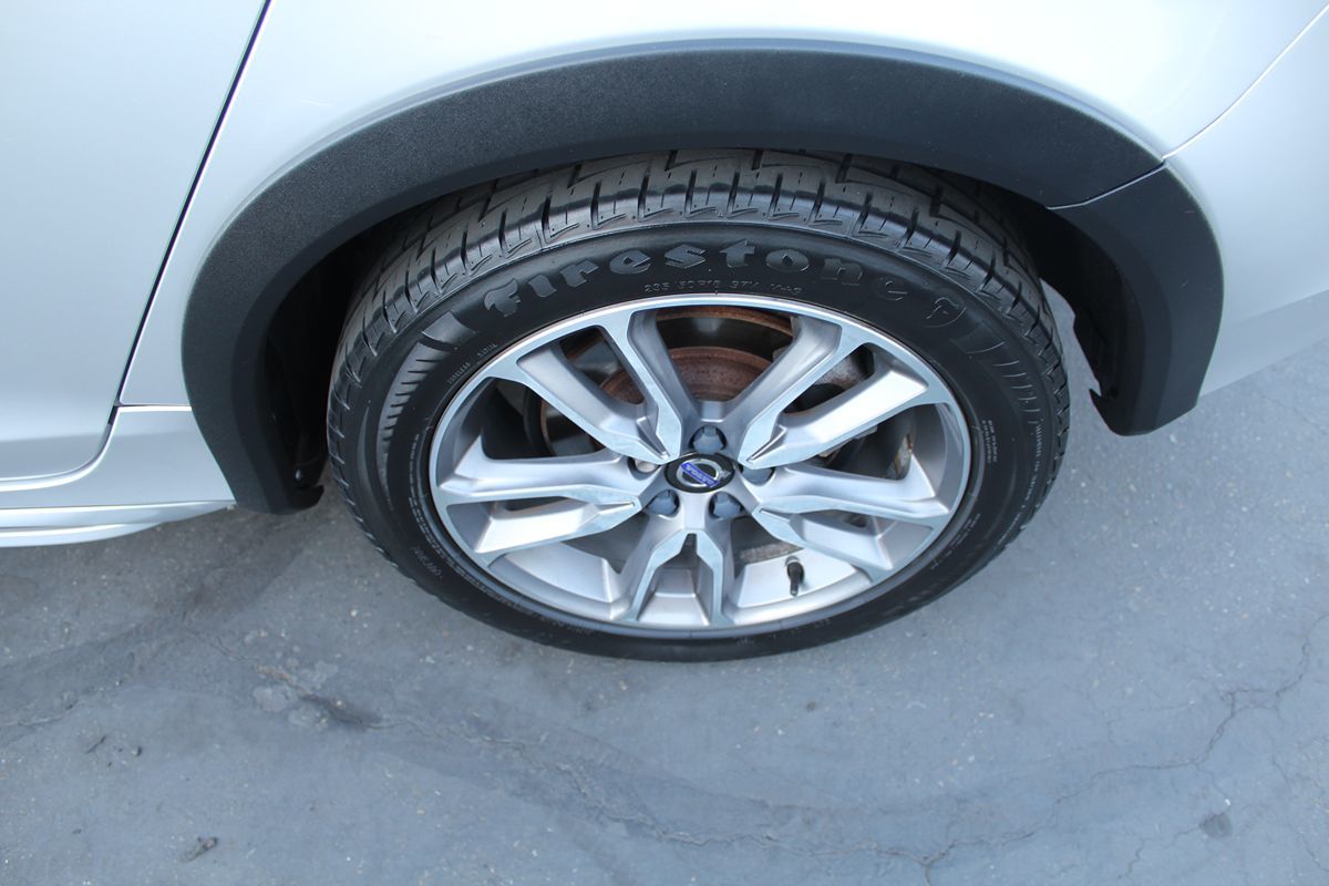 2018 Volvo V60 Base - Photo 14