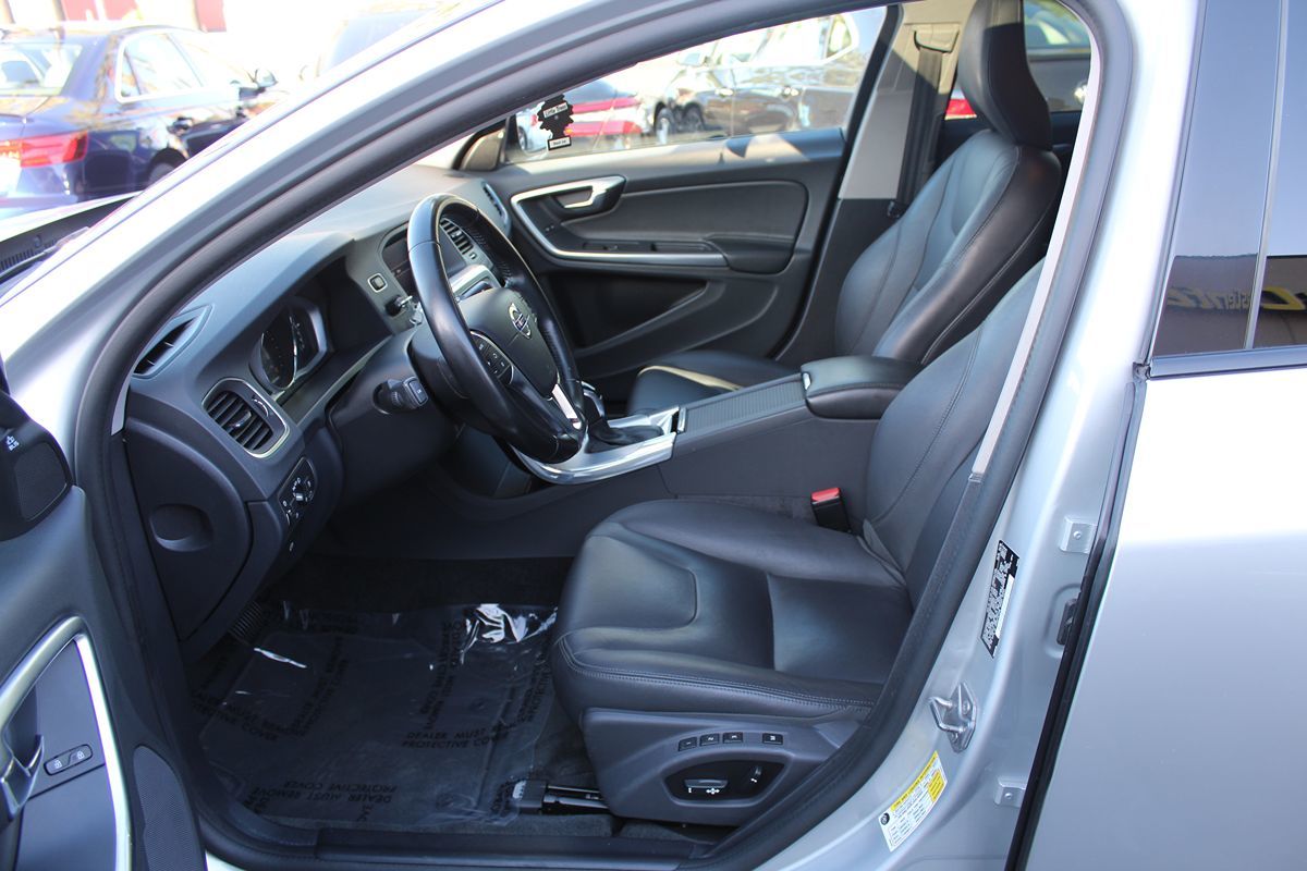 2018 Volvo V60 Base - Photo 19