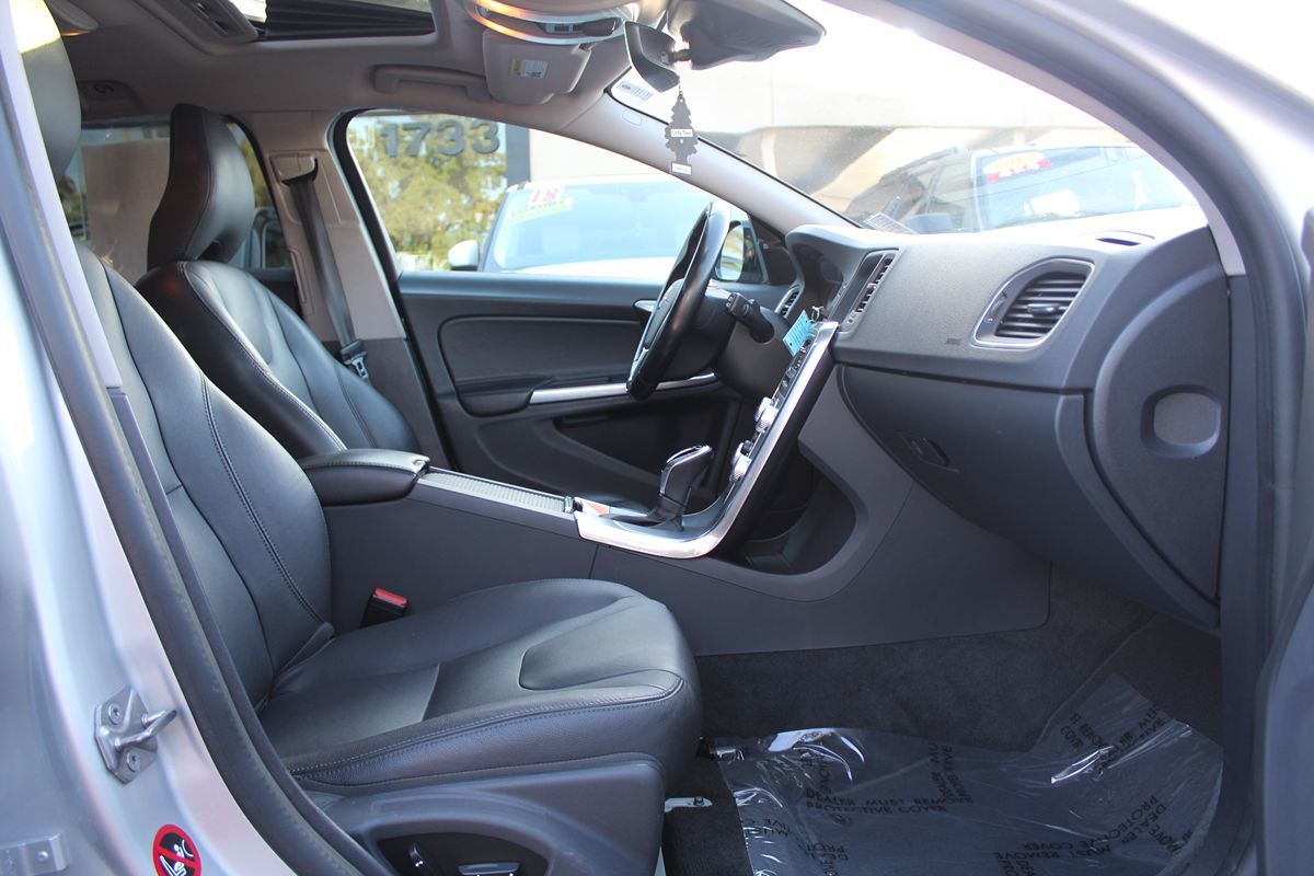 2018 Volvo V60 Base - Photo 22