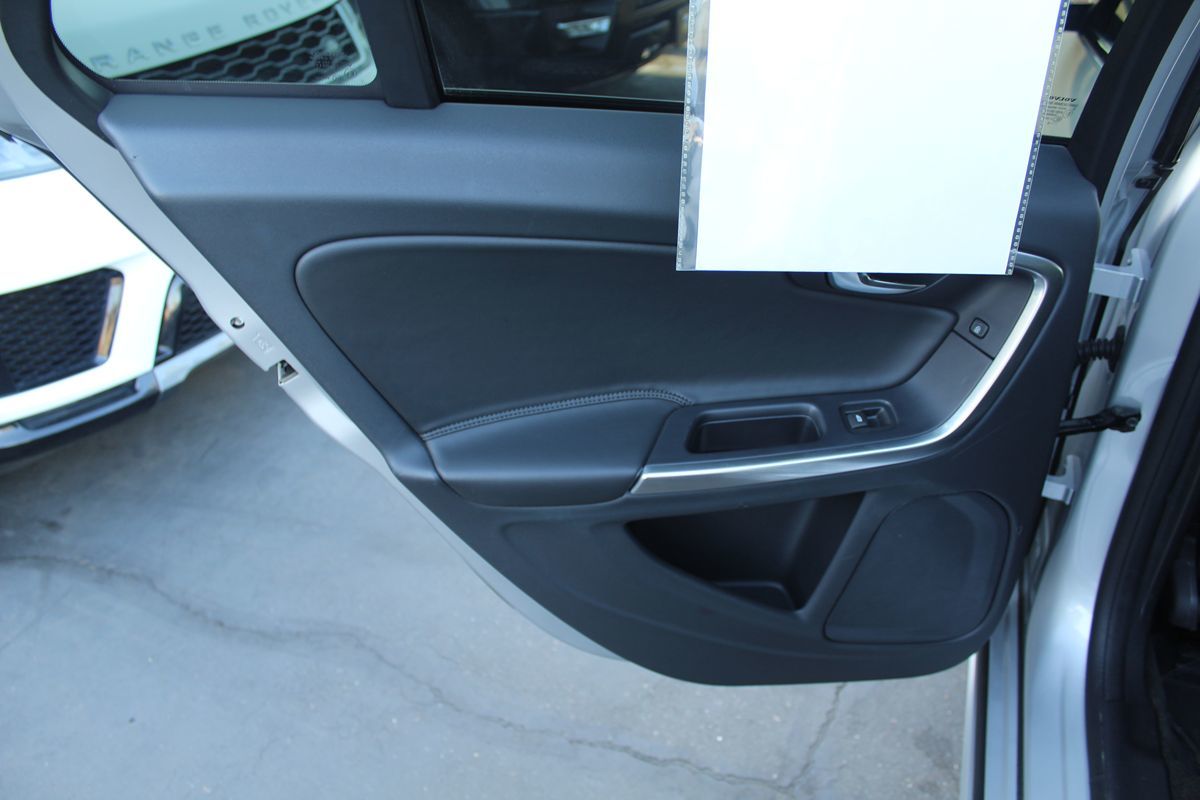 2018 Volvo V60 Base - Photo 23