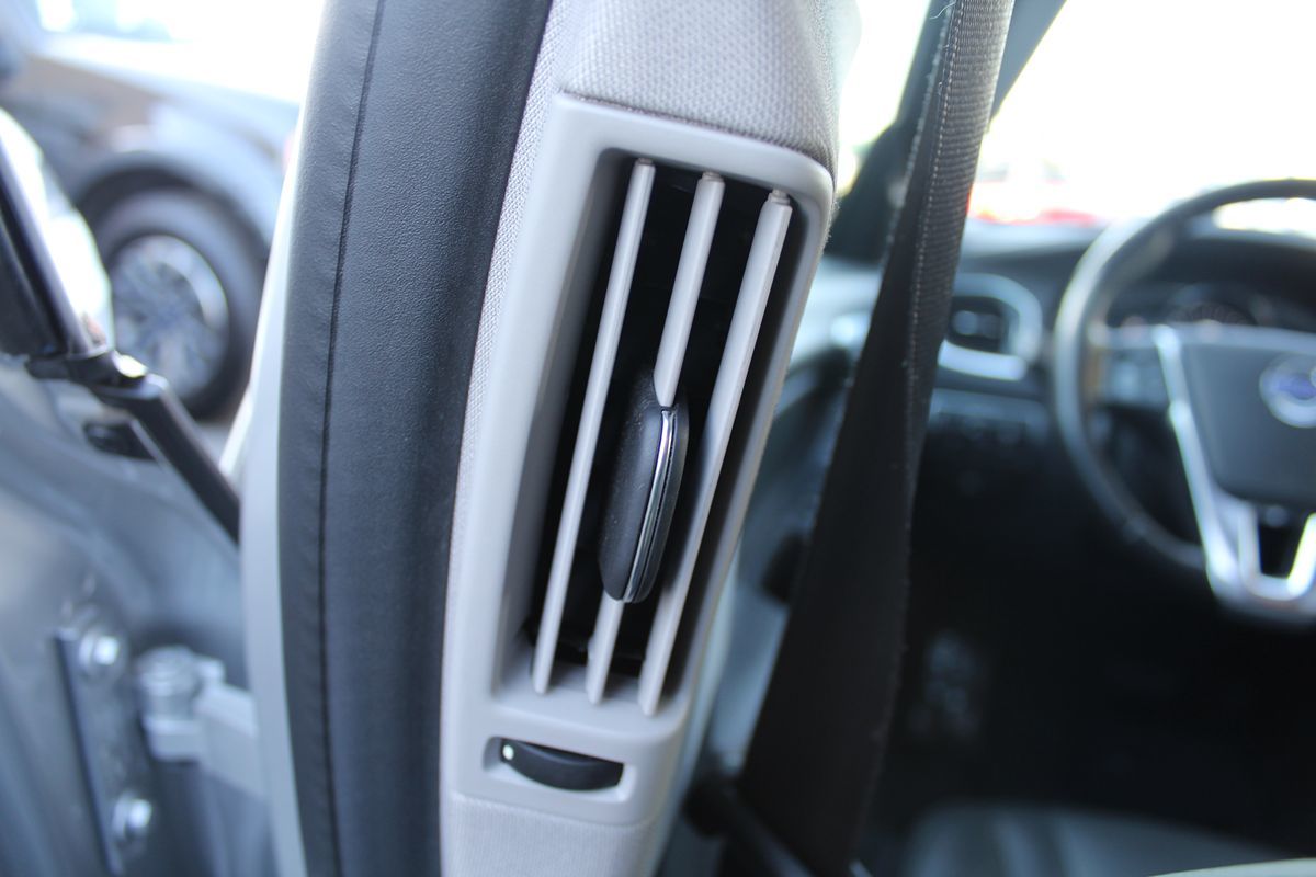 2018 Volvo V60 Base - Photo 25