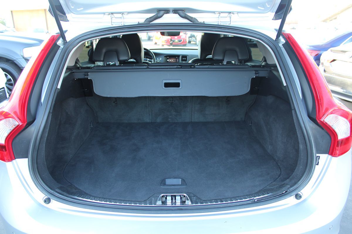 2018 Volvo V60 Base - Photo 31