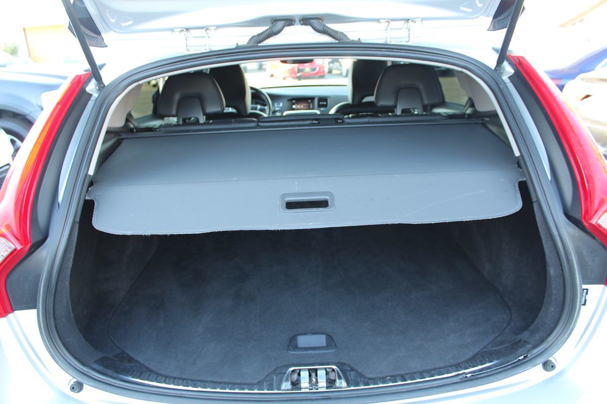 2018 Volvo V60 Base - Photo 32