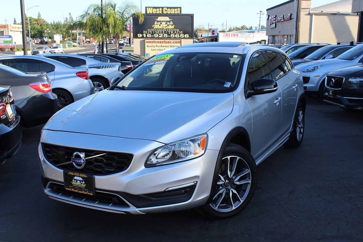 2018 Volvo V60 Base - Photo 2