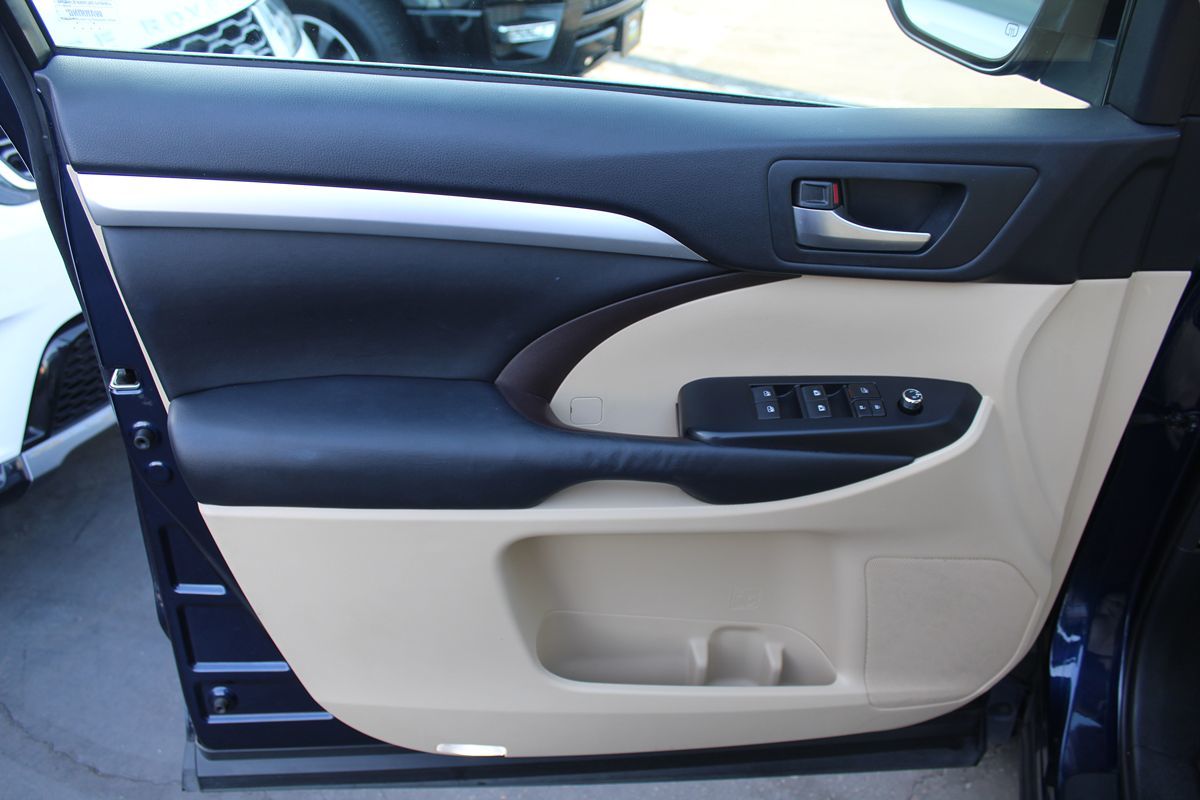 2015 Toyota Highlander XLE photo 19