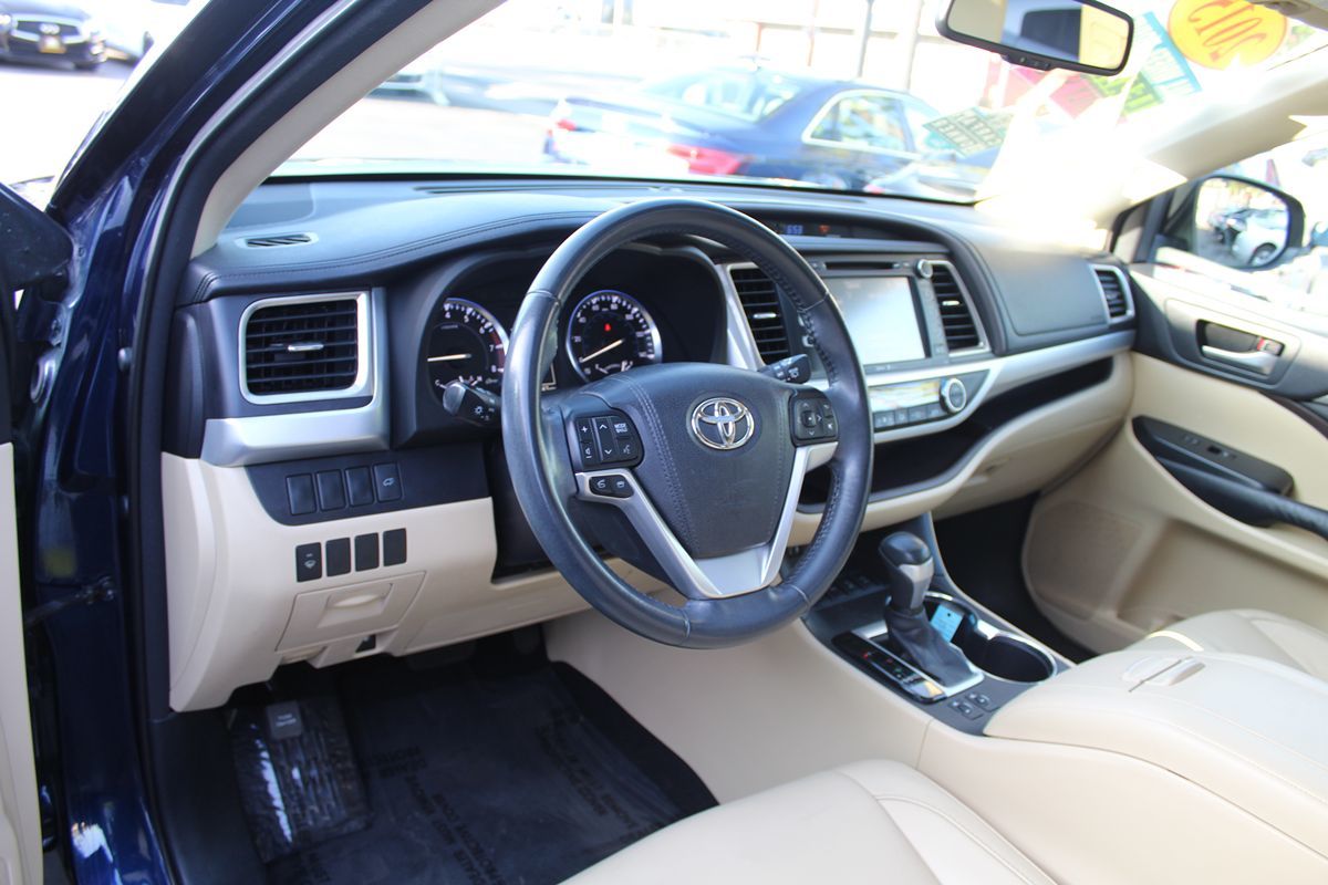 2015 Toyota Highlander XLE photo 20