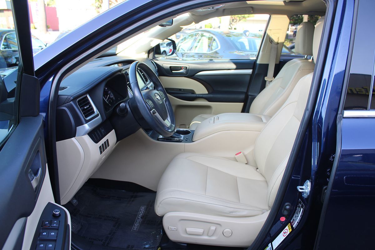 2015 Toyota Highlander XLE photo 21