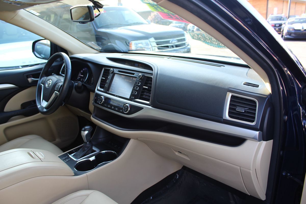 2015 Toyota Highlander XLE photo 23