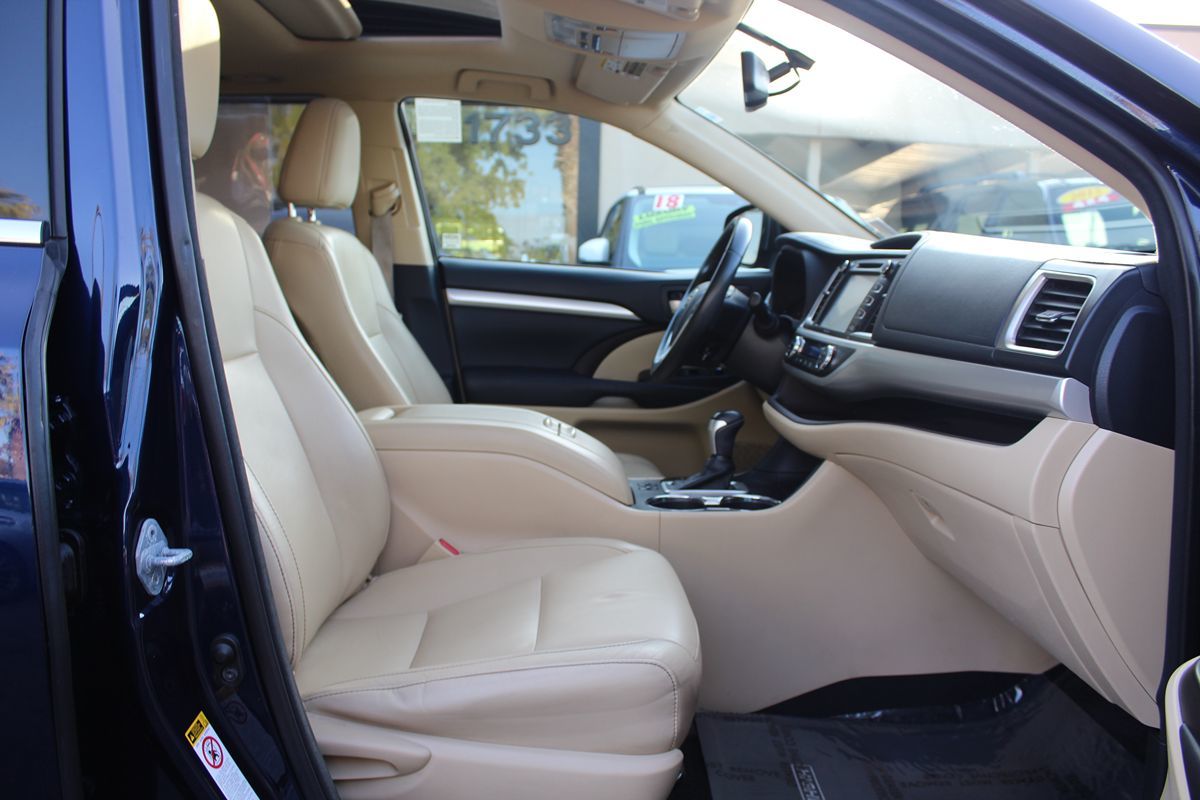 2015 Toyota Highlander XLE photo 24