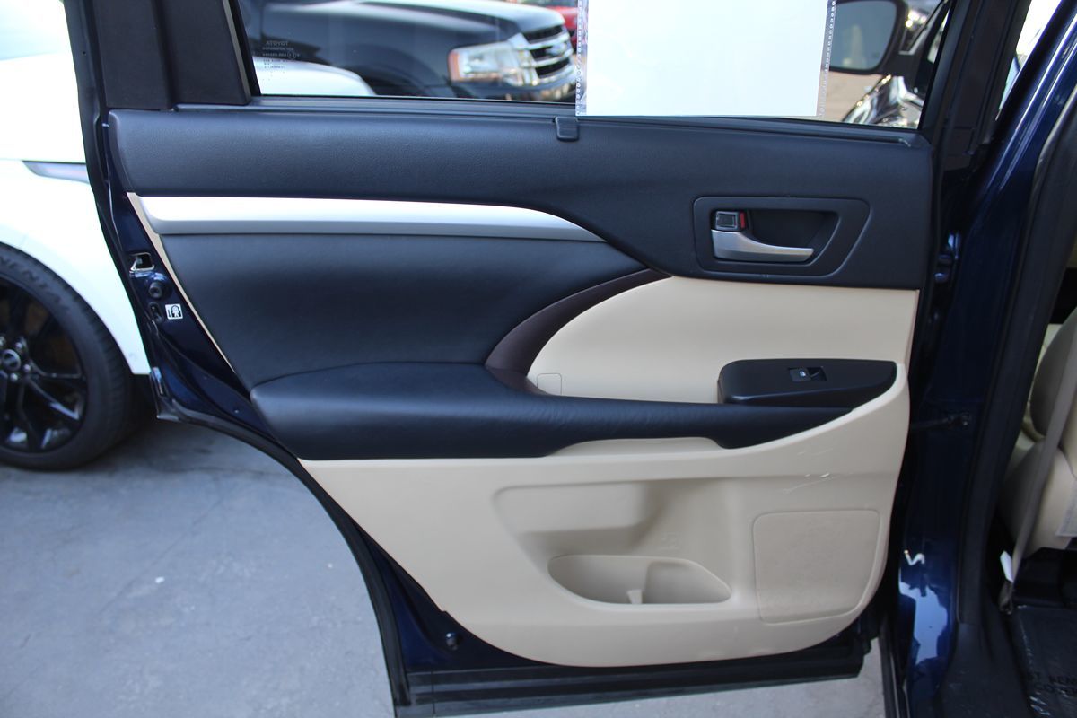 2015 Toyota Highlander XLE photo 25