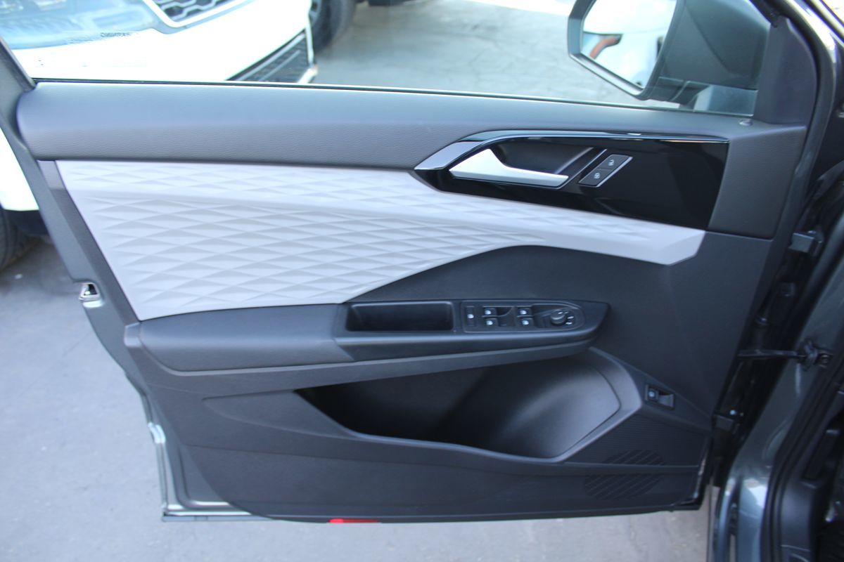 2022 Volkswagen Taos S photo 17