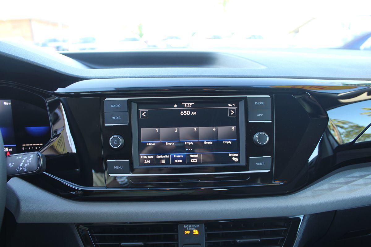 2022 Volkswagen Taos S photo 26