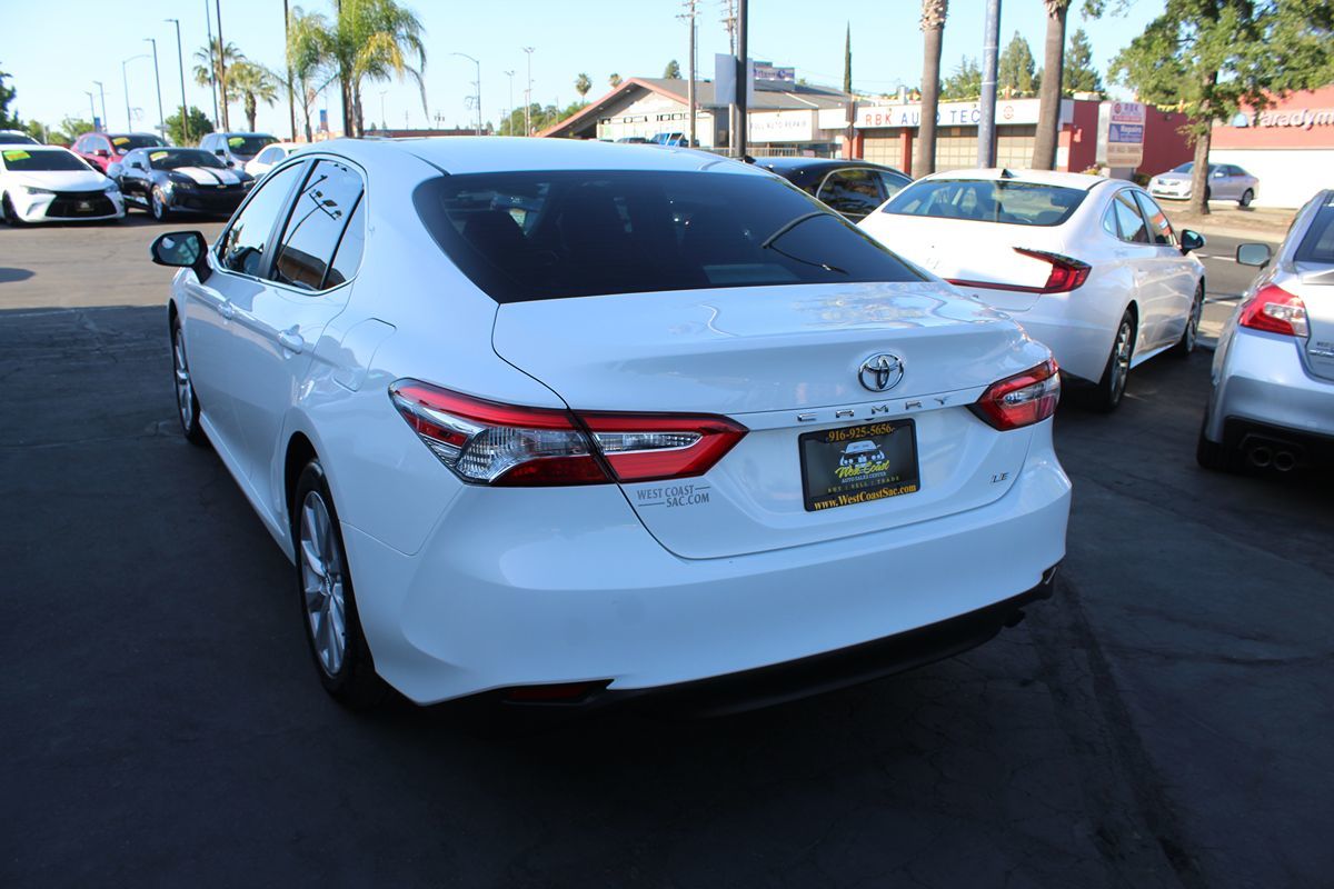 2018 Toyota Camry LE photo 5