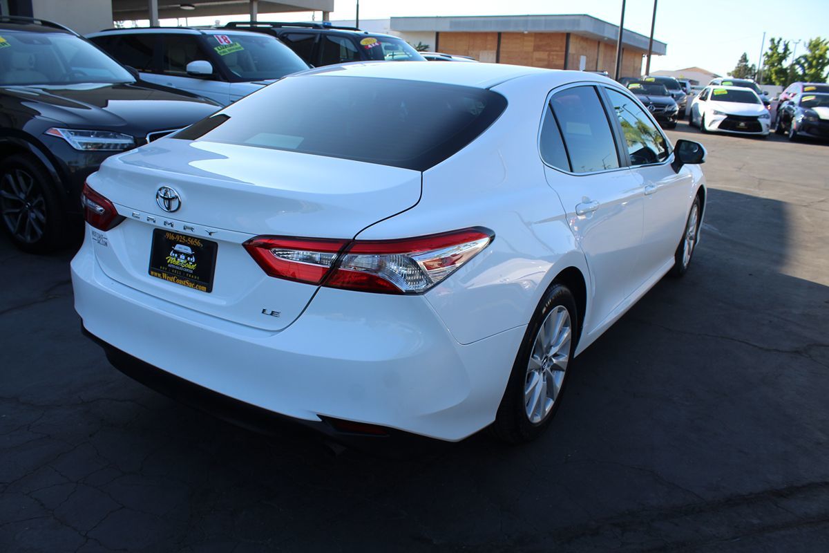 2018 Toyota Camry LE photo 7