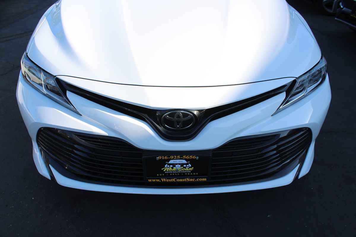 2018 Toyota Camry LE photo 9