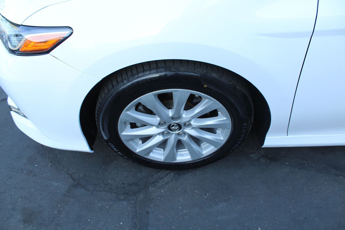 2018 Toyota Camry LE photo 11