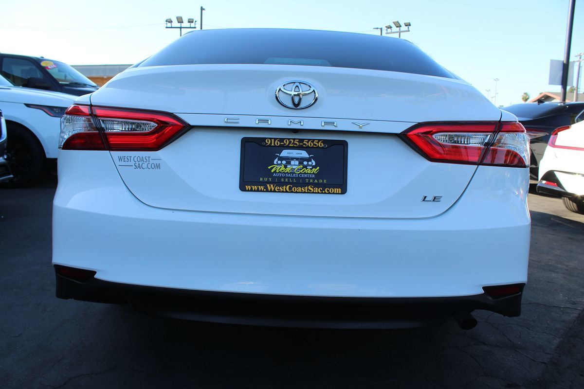 2018 Toyota Camry LE photo 13