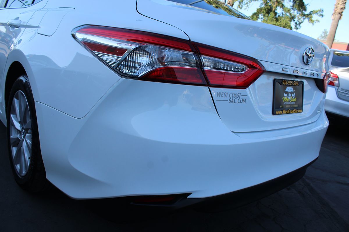 2018 Toyota Camry LE photo 14