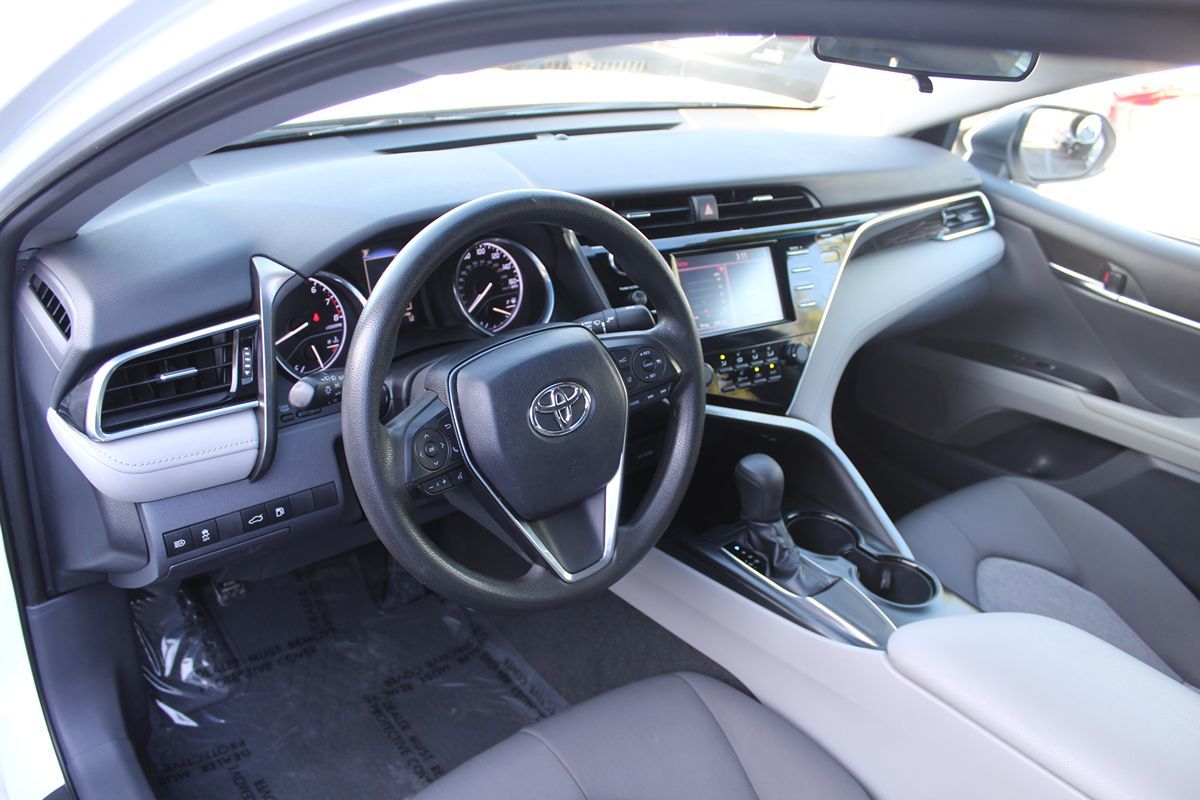 2018 Toyota Camry LE photo 16