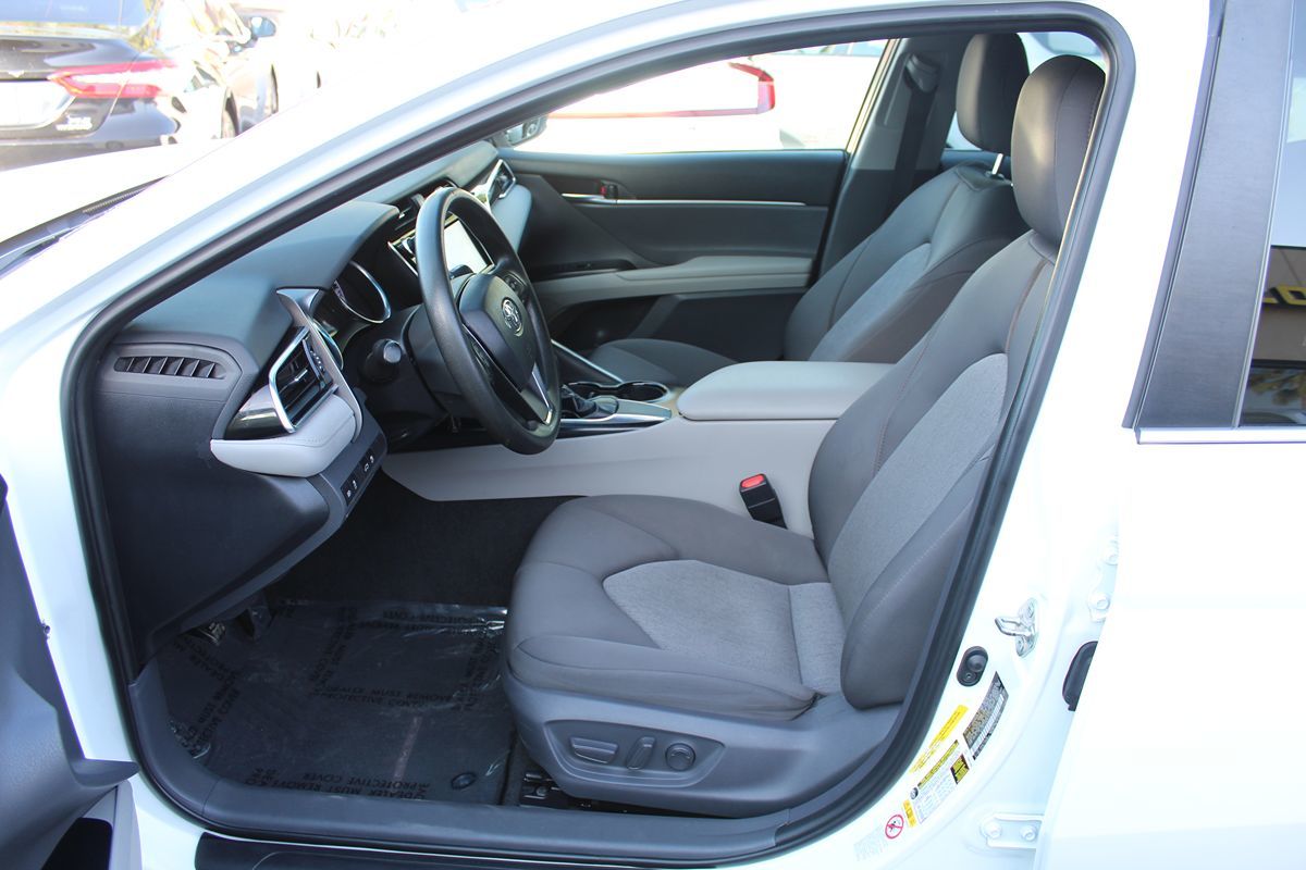 2018 Toyota Camry LE photo 17