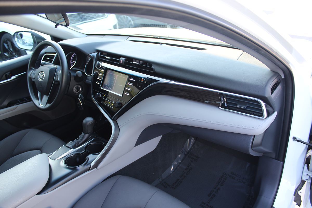 2018 Toyota Camry LE photo 18