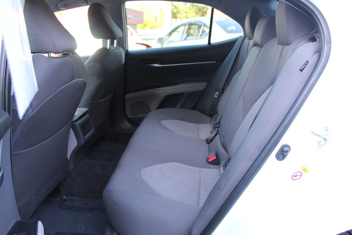 2018 Toyota Camry LE photo 21