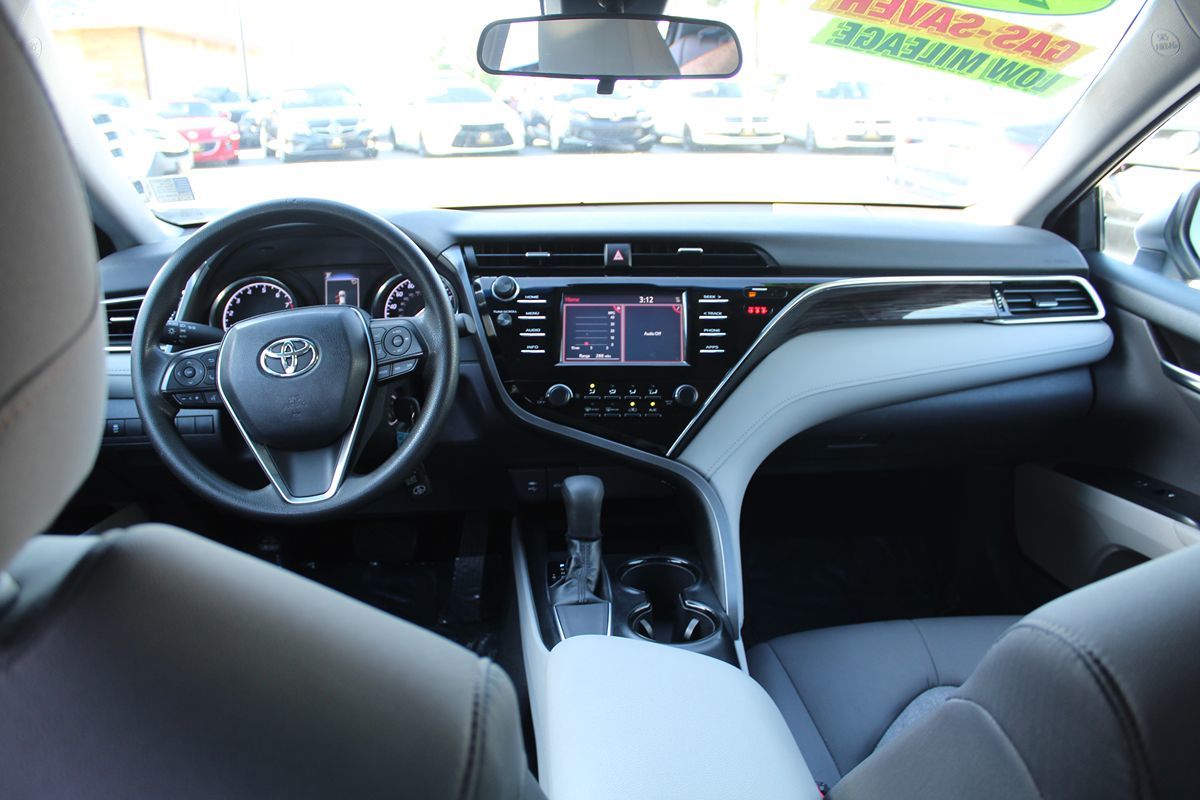 2018 Toyota Camry LE photo 22