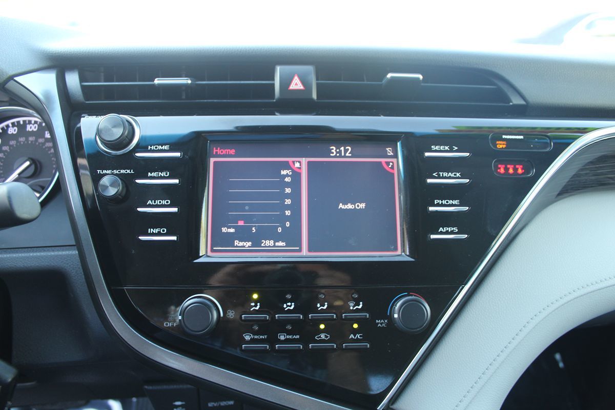 2018 Toyota Camry LE photo 23