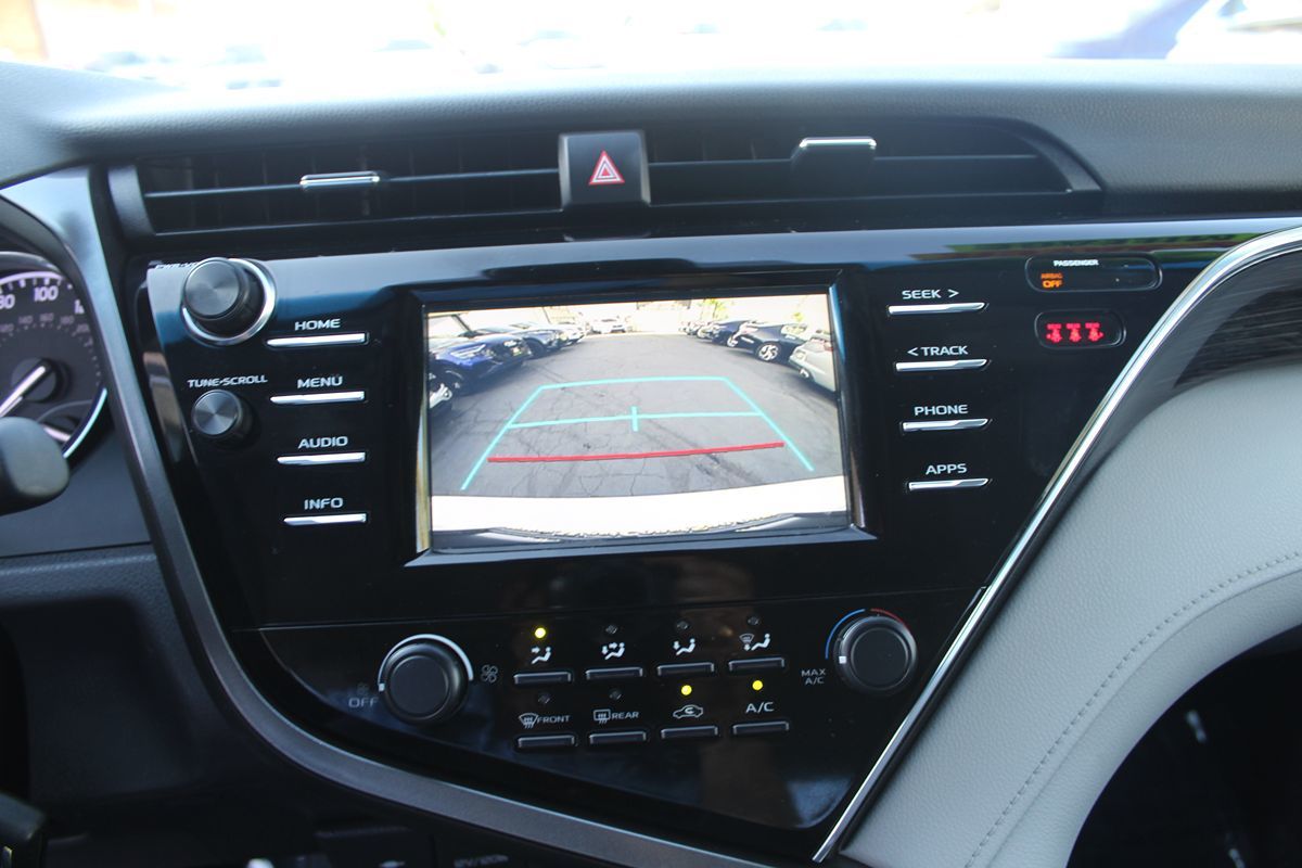 2018 Toyota Camry LE photo 24