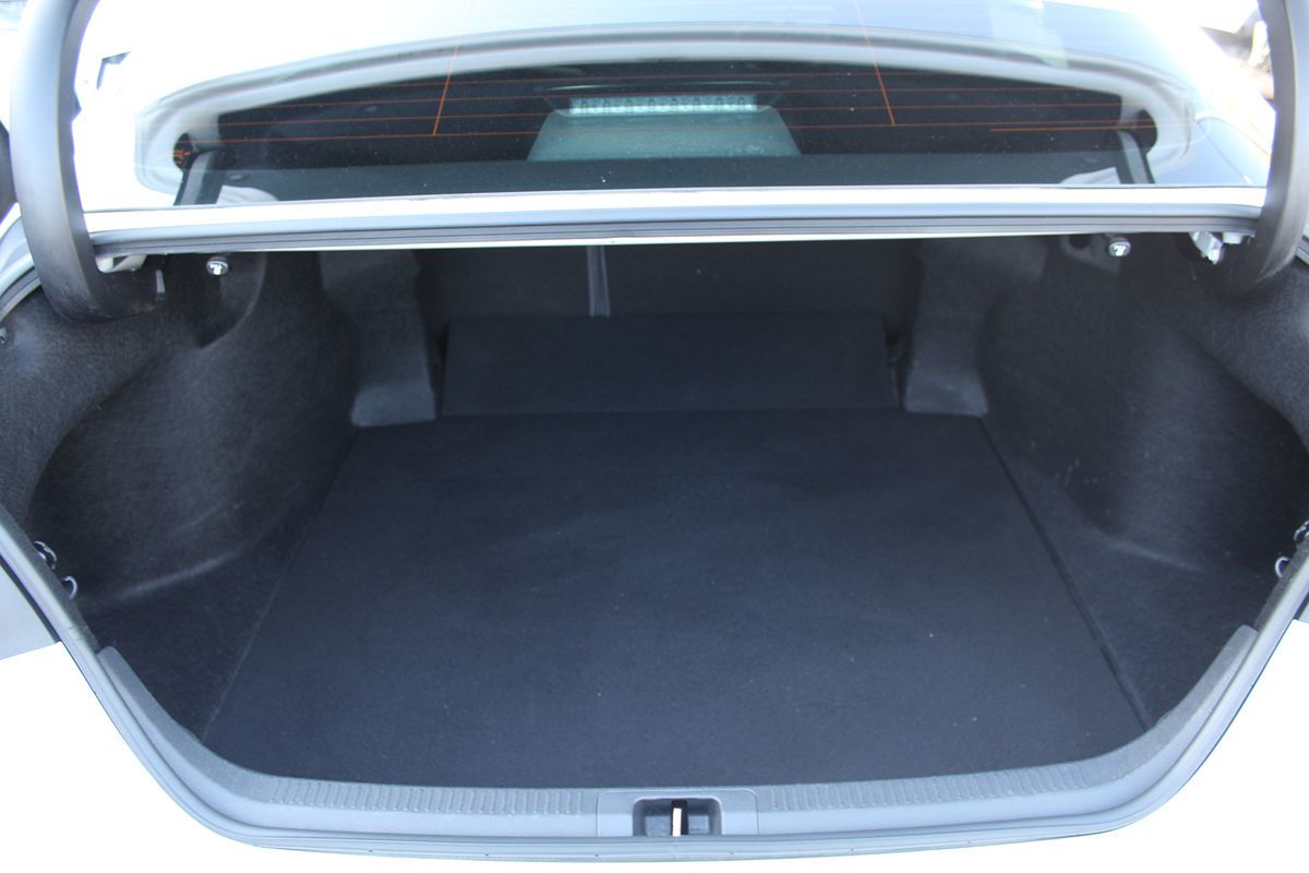 2018 Toyota Camry LE photo 27