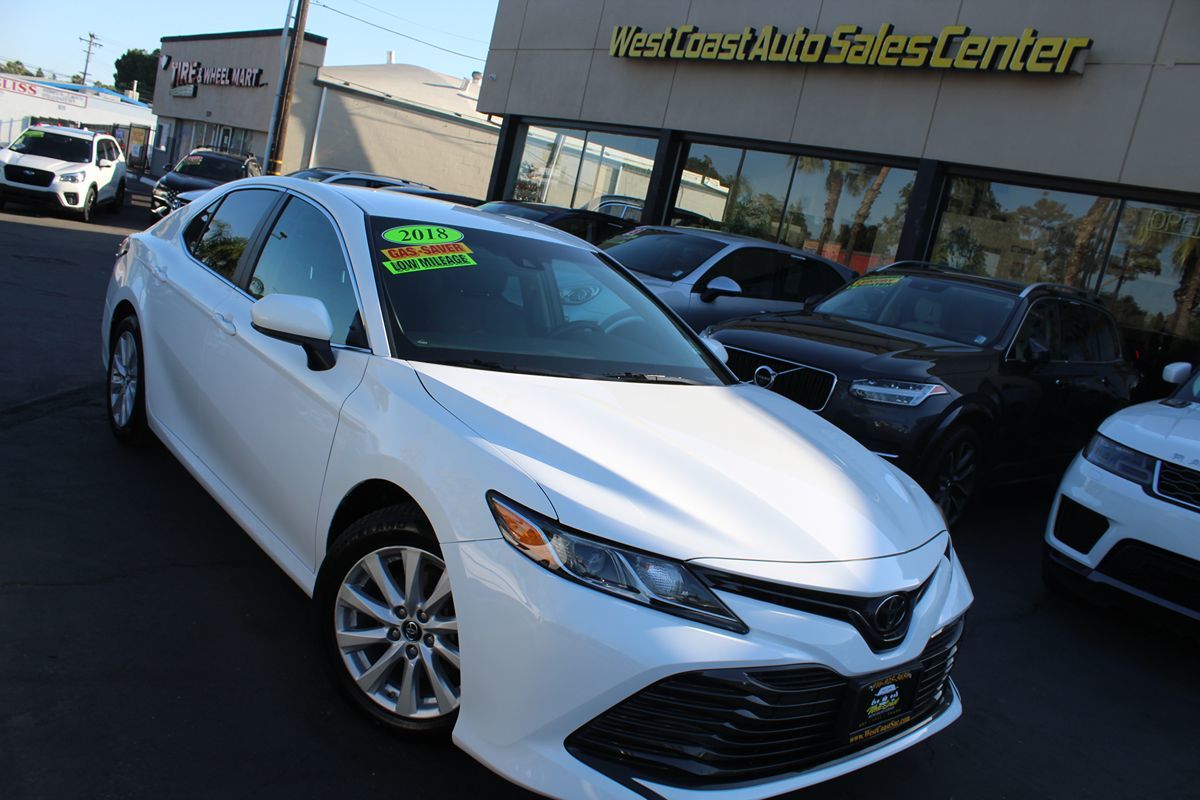 2018 Toyota Camry LE photo 32